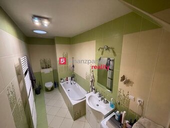 Pod konkatedrálou v pešej zóne klimatizovaný 2izb podkrovný - 9