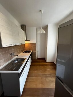 Na PREDAJ príjemný 2-izbový byt s balkónom v tichej a zelene - 9