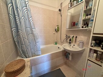 4 izbový byt  s balkónom garážou a záhradkou Urmince/ VYPLAT - 9