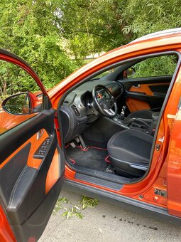 KIA Sportage Platinum ORANGE-BLACK INTERIÉR - 9