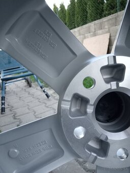 ŠKODA Karoq 17"5x112 ET 45 Letná sada - 9