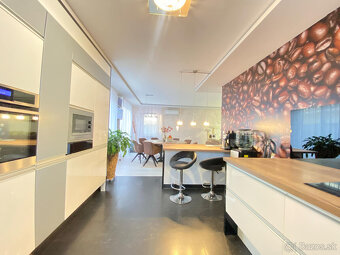 307 900,- € NOVÁ CENA Na predaj krásny, štýlovo zariaden - 9