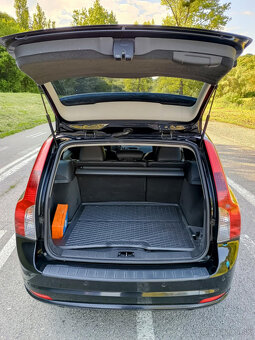 PREDÁM VOLVO V50 R-DESIGN 2.0D 100KW NAJAZDENÉ 172TISÍC KM - 9