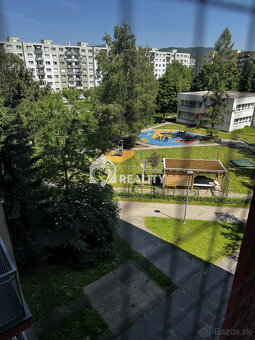 Ponúkame na predaj 3 izb. slnečný byt s balkónom na sídlisku - 9