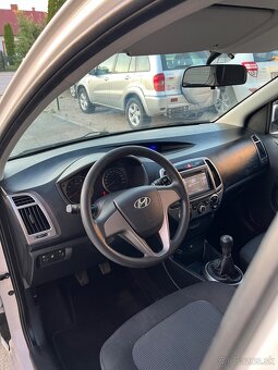 Hyundai i20 1.3 Benzin = Navi, r.v 2013, 96623km, Top Stav = - 9