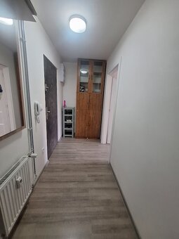 Rezervované 1 izbový byt s parkovacím miestom, NM - 9