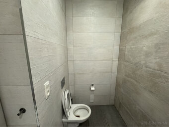 Prenájom prízemného obchodného priestoru 82 m² vo frekventov - 9