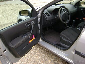 RENAULT MEGANE 1.4 - 9