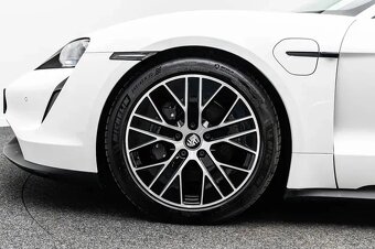 Porsche Taycan - 9