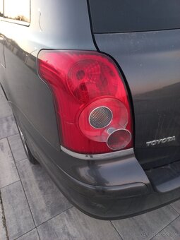 Predam Toyota Avensis combi 2.2 D4D - 9