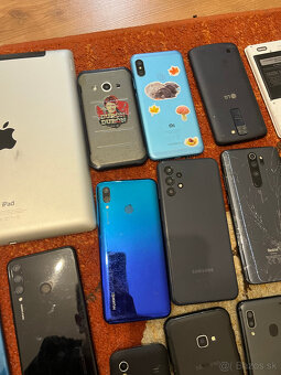 Predám 22 telefonov + tablet - 9