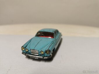 Corgi toys Jaguar Mark X - 9