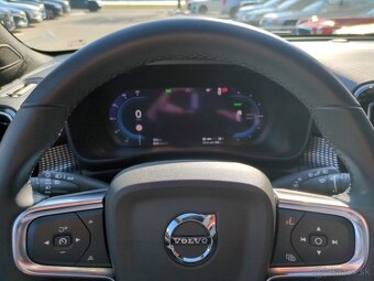 Volvo XC40 Recharge Plus - 9
