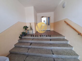 REZERVOVANÉ - NA PREDAJ väčší 2 izbový byt 66m2, Nitra - Chr - 9