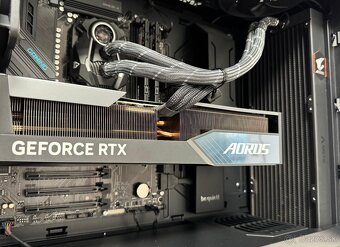 Ryzen 9 9950X3D\96GB\RTX 4070Ti\SSD\1000W Zdroj - 9