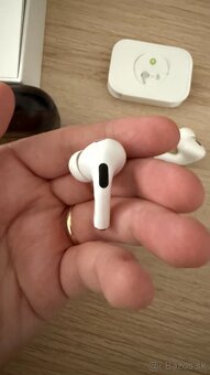 Apple AirPods Pro 2022 + Nomad Leather Case Brown - 9