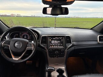 Jeep Grand Cherokee 3.0L V6  Limited A/T - 9