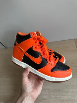 Nike Dunk High "Safty Orange" GS - 9