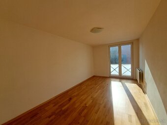 Prenajmem 3 izbový byt Krupina - 9