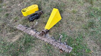 Malotraktor AGZAT s obracačom sena a lištovou kosačkou - 9