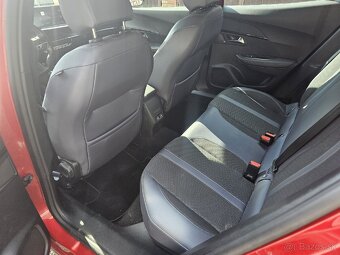 Peugeot 2008 1.2 Allure full výbava - 9