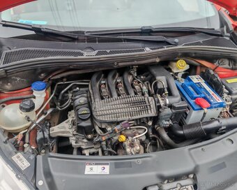 Peugeot 208, 2015 1.2 benzín,manuál - 9
