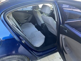 Volkswagen Passat 2.0 TDI Comfortline - 9