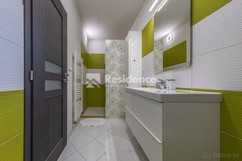 Priestranný apartmán s terasou na predaj – len 100 m od aqua - 9