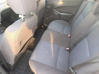 Ford Focus 1.6 benzín 74kw 2004 Nová STK a EK 110000km - 9