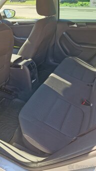 Volkswagen Jetta 1.6 TDI Comfortline (11/2012) - 9