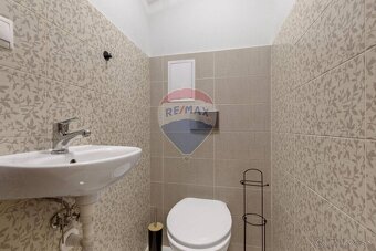 PRENÁJOM : 3 izb byt 64 m2, čiastočne zariadený, novostavba, - 9