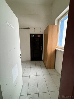 Na prenájom obchodný priestor 400m2  – voľný ihneď - 9