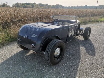 1932 Ford Roadster Hot Rod - 9