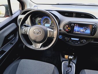 Toyota Yaris HYBRID Automat - 9