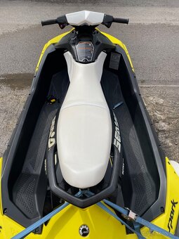 Sea-Doo Spark 3up 90HP + príves CBS + vesty – ako nový - 9
