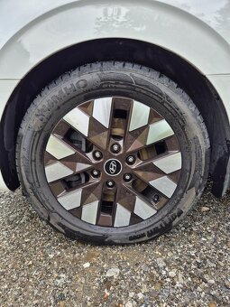 Hyundai Staria 2,2CRDi, LUXURY, Automat, 4x4 - 9