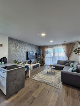 Jedinečná ponuka Moderná novostavba v obľúbenej obci Kráľ - 9