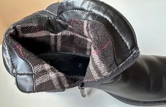 U42 DÁMSKE kožené čierne čižmičky zn.ARA za 50eur - 9