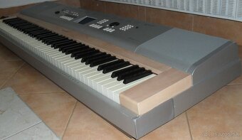 Digitální piano Yamaha Portable Grand DGX 620 - 9