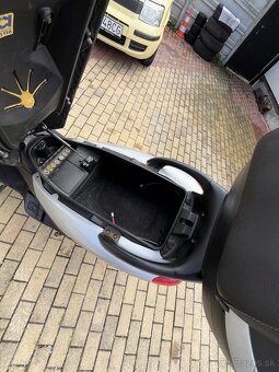 Piaggio X9 maxiskuter - 9