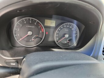 Hyundai ACCENT - 9