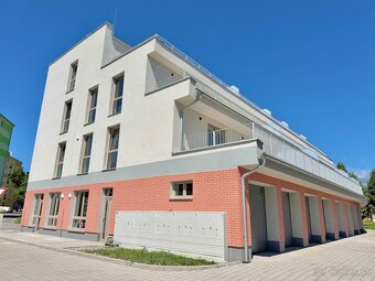 REZERVOVANÝ | 3 izbový byt, strešný s terasou - 9