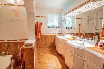 Krásny 7-izbový dom, 328 m² + 1389 m² pozemok, Trebostovo, o - 9