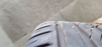 220/45 R17 letné - 9