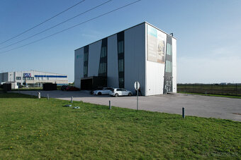 Predajňa, showroom, administrativa a sklad - 9