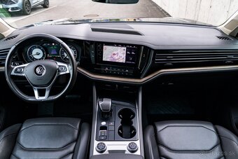 Volkswagen Touareg 3.0 TDI / TOP STAV / Night VIsion / Masáž - 9