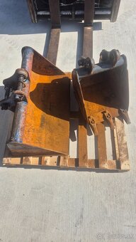 Na predaj Hitachi EX30UR-2 kompaktný pásový minibager na gum - 9