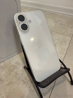 Apple iPhone 16 128GB - 9