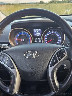 Hyundai i30 1.6 CRDi Family – spoľahlivé auto po servise - 9