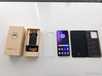 Motorola EDGE 40 --- 8 GB/256 GB - 9